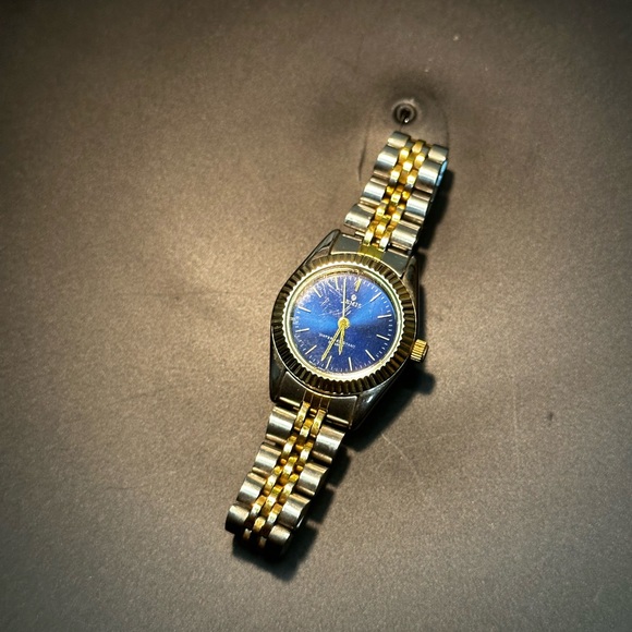 Jemis Two toned Watch - Picture 3 of 4